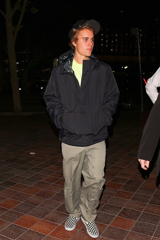Chứng minh mình đã ngoan, Justin Bieber thường xuyên hẹn hò Selena Gomez đi dự lễ nhà thờ Chứng minh mình đã ngoan, Justin Bieber thường xuyên hẹn hò Selena Gomez đi dự lễ nhà thờ