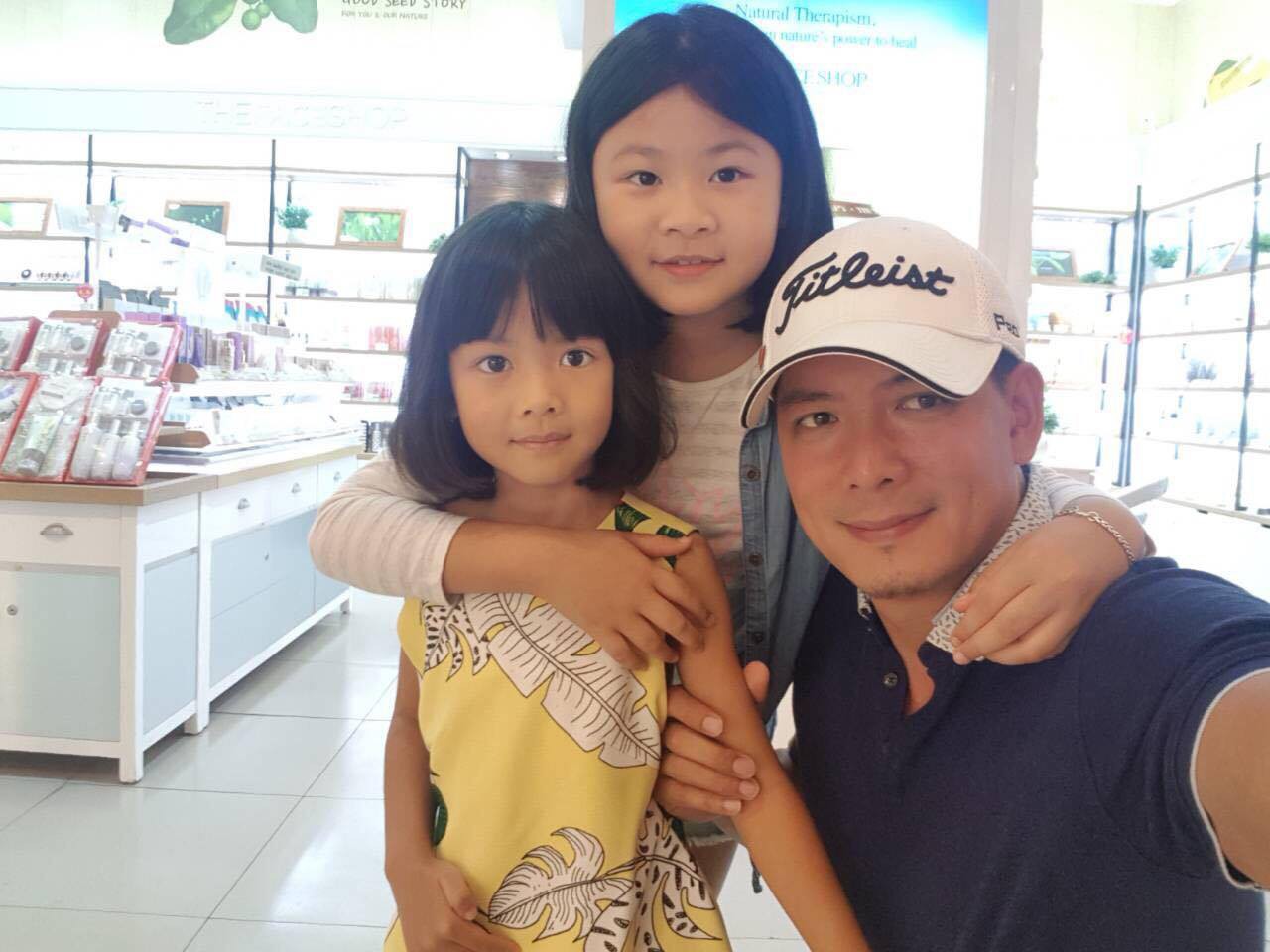 Bà xã Bình Minh: Gia đình chúng tôi vẫn bình thường