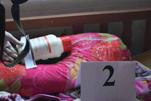 Bắt giam con ruột dùng cyanua đầu độc cha và người hàng xóm