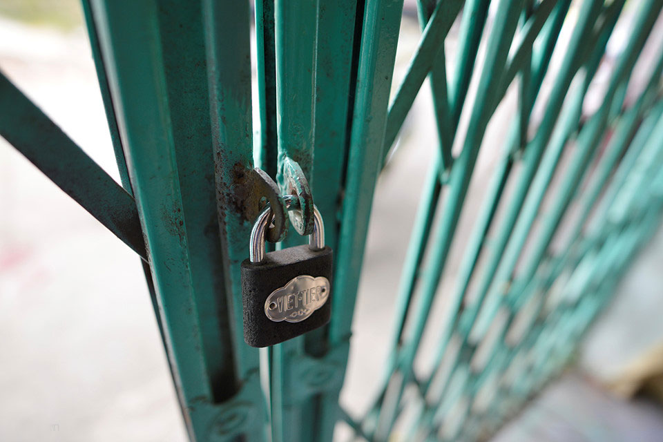 Dân sơ tán vì vết nứt hàng chục mét từ mố cầu Đuống