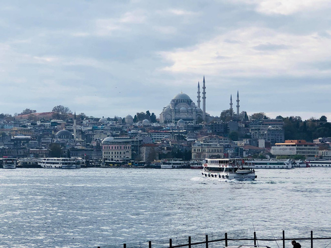 Cô nàng du học sinh bỏ lễ tốt nghiệp Thạc sỹ, phượt đủ 8 nước châu Âu trong một tháng