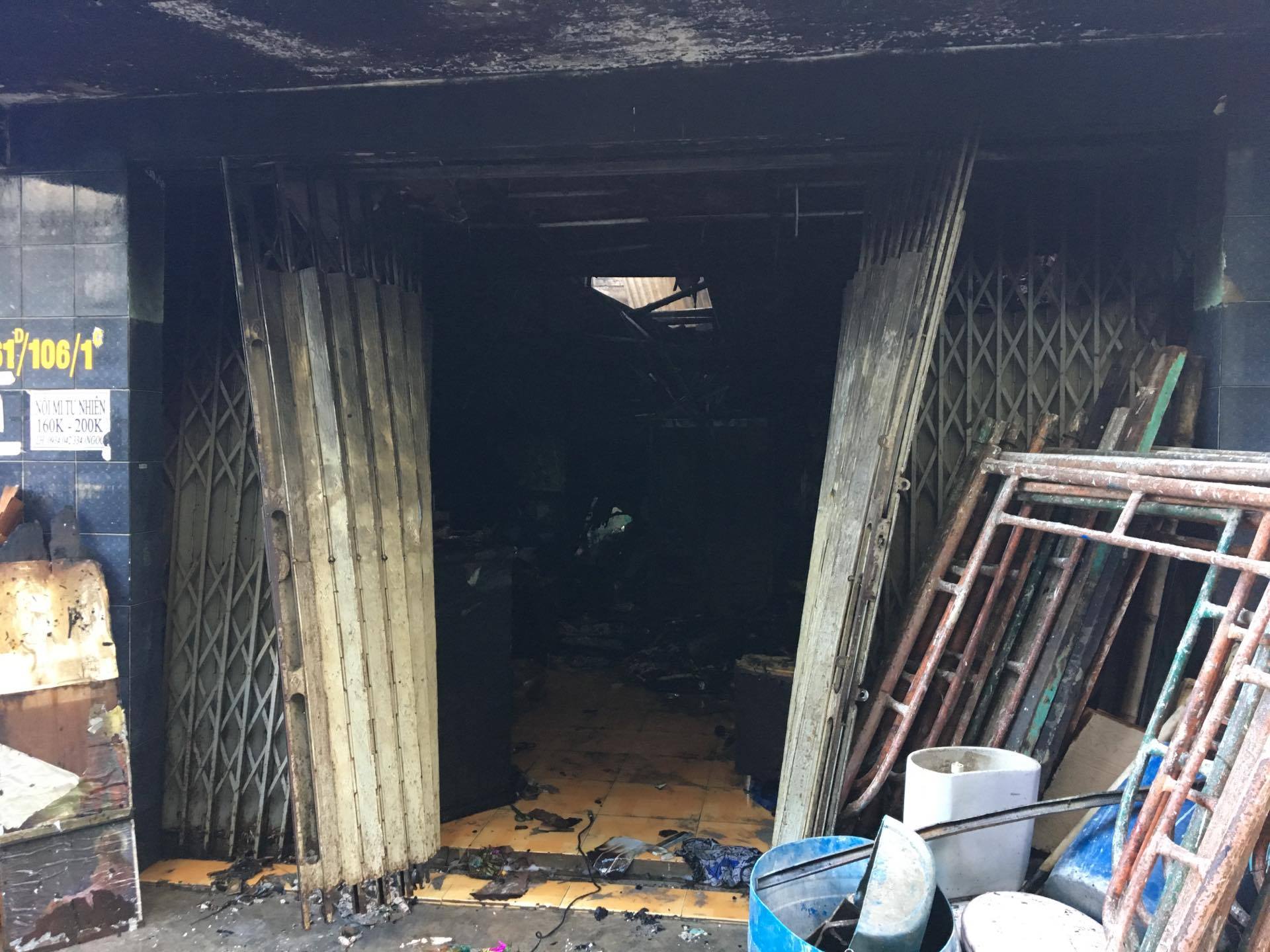 Ảnh hiện trường ngôi nhà cháy lúc rạng sáng khiến 3 mẹ con tử vong