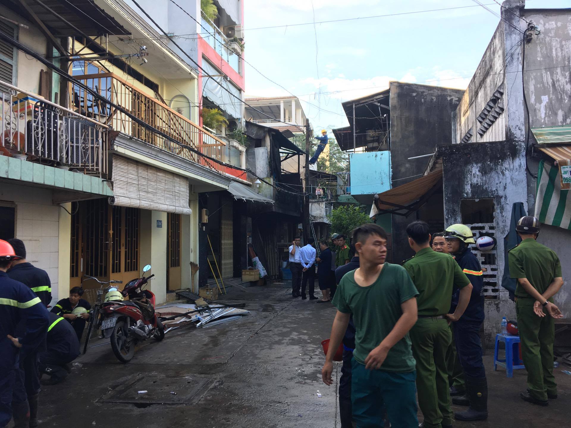 Ảnh hiện trường ngôi nhà cháy lúc rạng sáng khiến 3 mẹ con tử vong