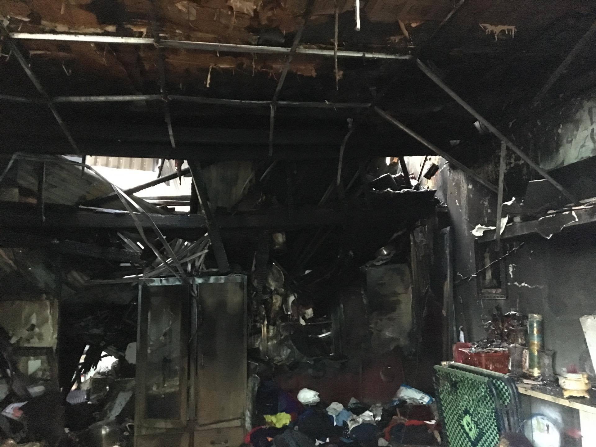 Ảnh hiện trường ngôi nhà cháy lúc rạng sáng khiến 3 mẹ con tử vong