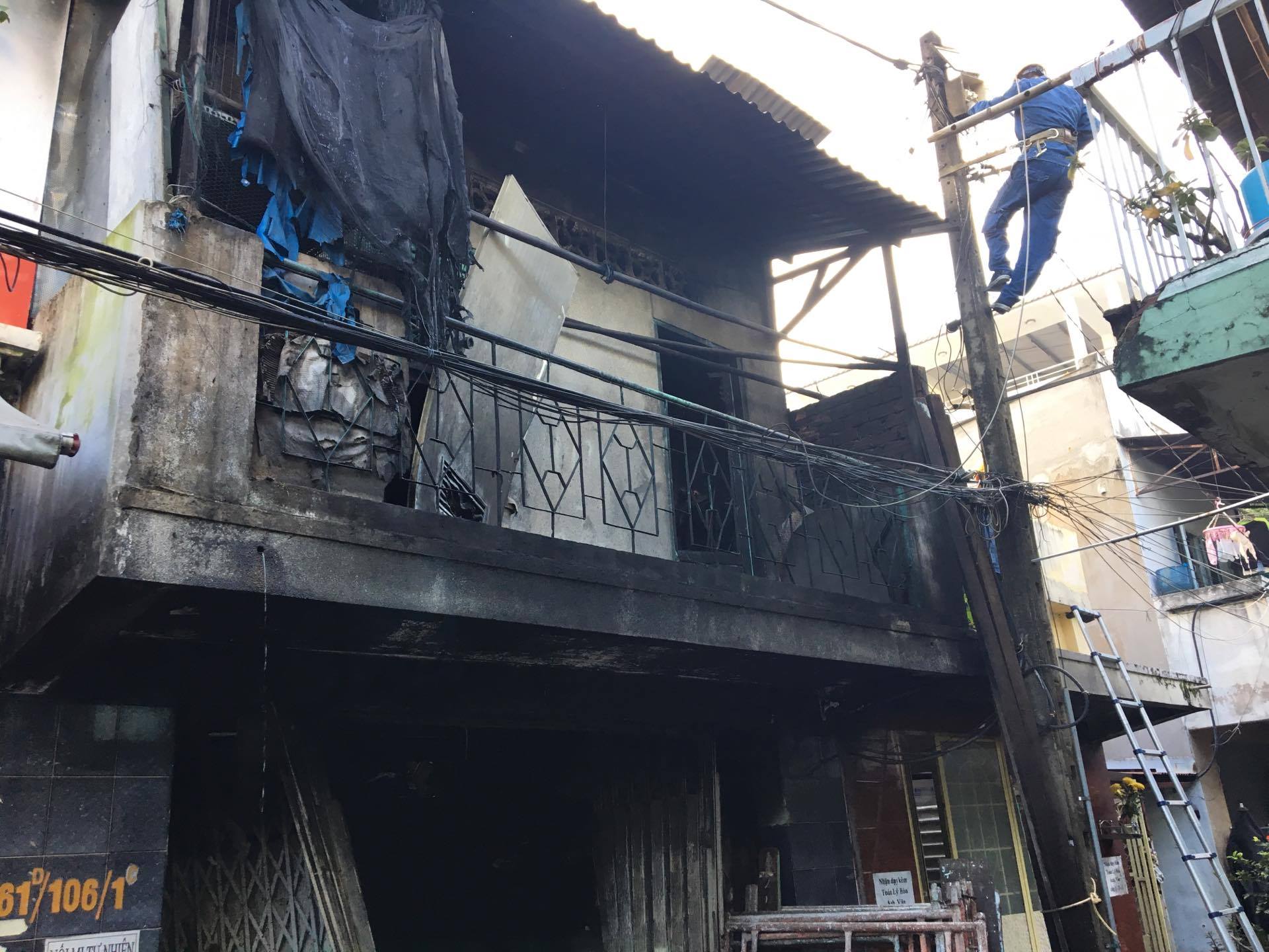 Ảnh hiện trường ngôi nhà cháy lúc rạng sáng khiến 3 mẹ con tử vong