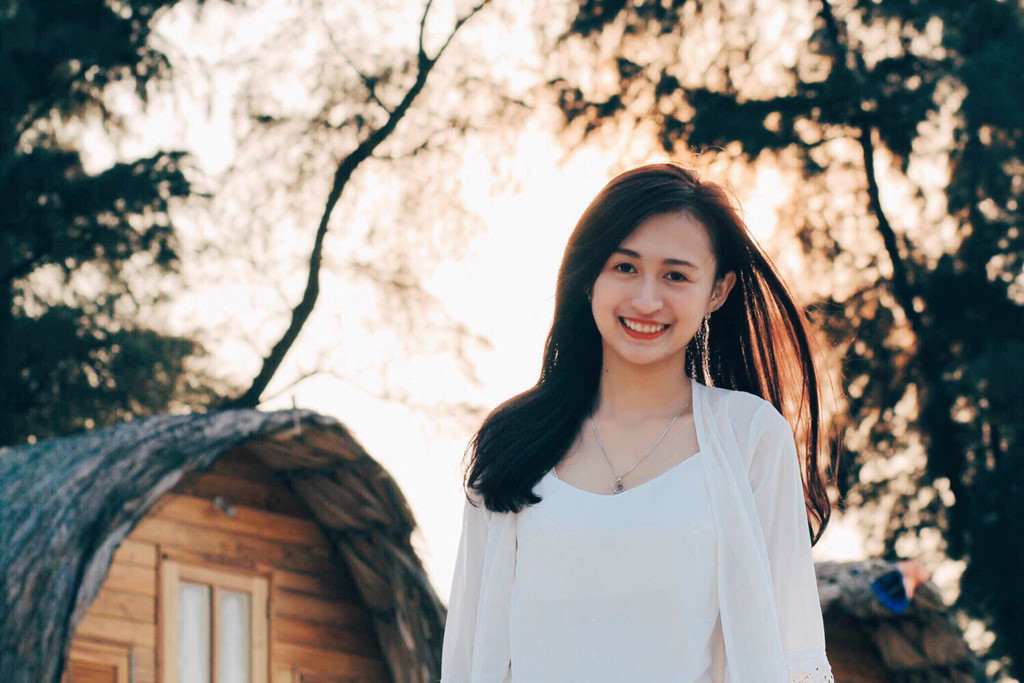 Hot girl bóng bàn nổi tiếng trên mạng sau một đêm giờ ra sao?