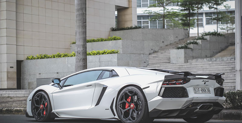 Dàn siêu xe Lamborghini 80 tỷ đồng tụ tập dịp cuối tuần tại Sài Gòn