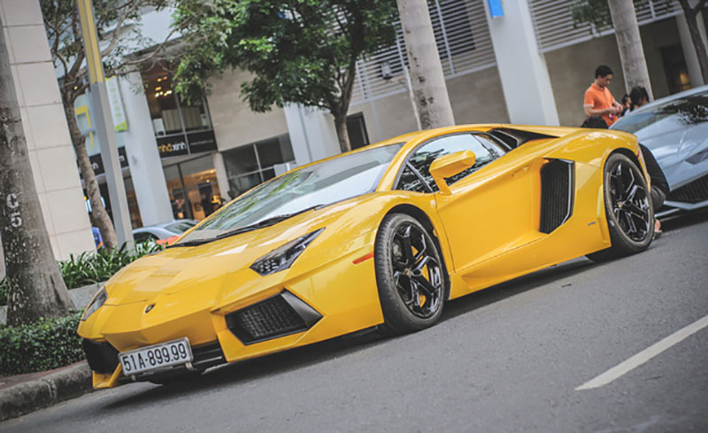 Dàn siêu xe Lamborghini 80 tỷ đồng tụ tập dịp cuối tuần tại Sài Gòn