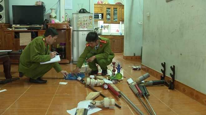 Chủ quán karaoke tàng trữ ma túy, 6 khẩu súng tự chế