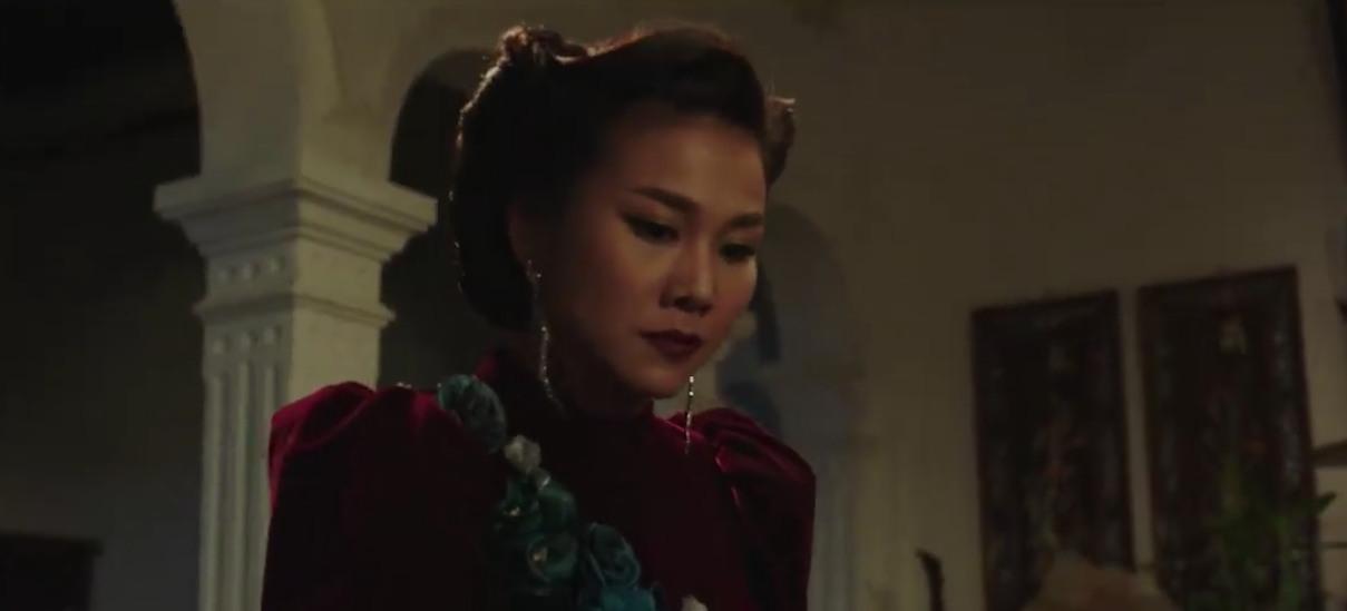 Thanh Hằng nhập tâm nên nổi giận, chĩa kéo vào mặt Song Luân trên phim trường Mẹ chồng