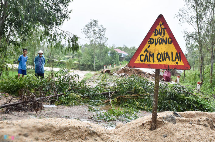Mưa lũ gây cô lập hàng nghìn hộ dân Bình Định