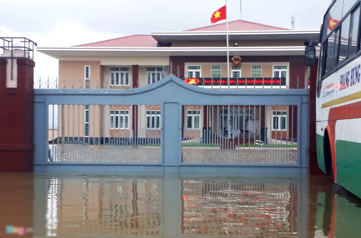 Mưa lũ gây cô lập hàng nghìn hộ dân Bình Định