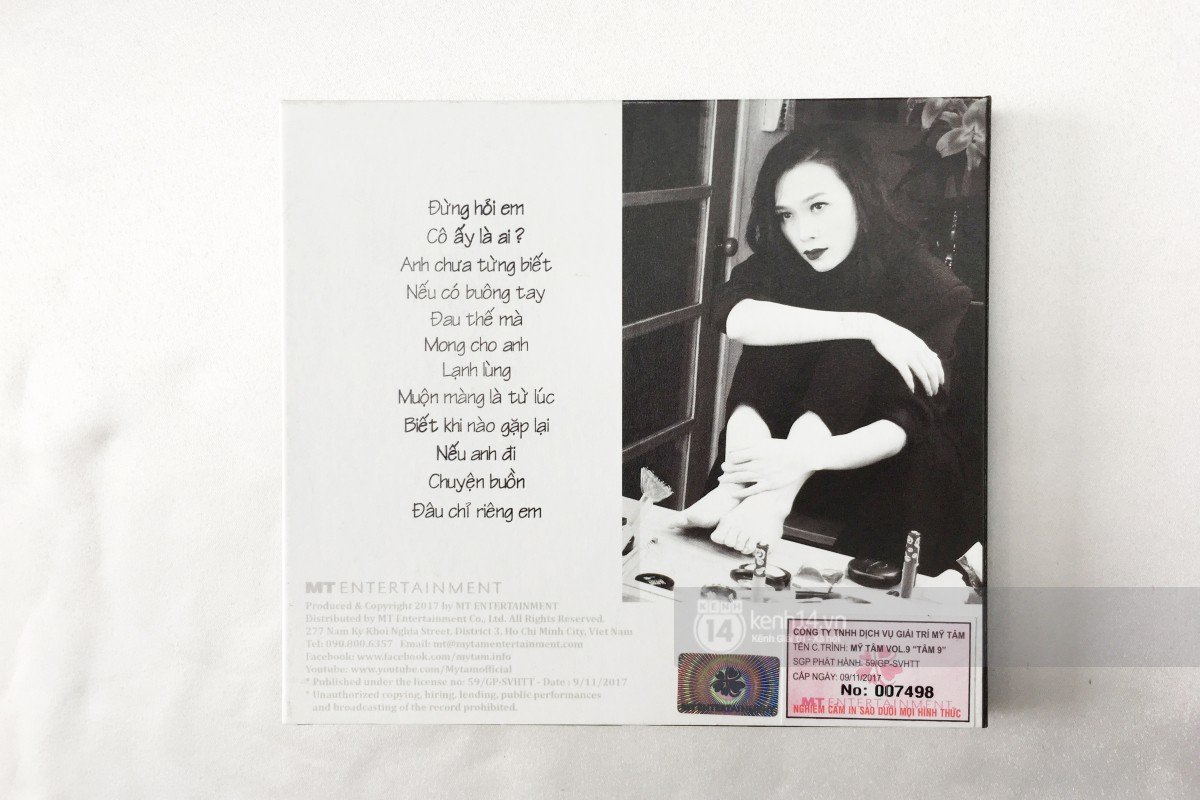 Album Vol.9 của Mỹ Tâm: Đã lâu rồi fan Vpop mới có cảm giác đợi hàng giờ để được cầm tận tay một CD như thế Album Vol.9 của Mỹ Tâm: Đã lâu rồi fan Vpop mới có cảm giác đợi hàng giờ để được cầm tận tay một CD như thế