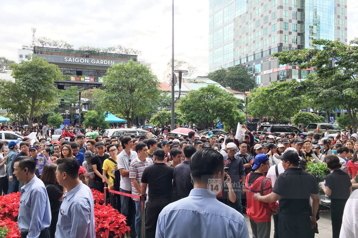 Album Vol.9 của Mỹ Tâm: Đã lâu rồi fan Vpop mới có cảm giác đợi hàng giờ để được cầm tận tay một CD như thế