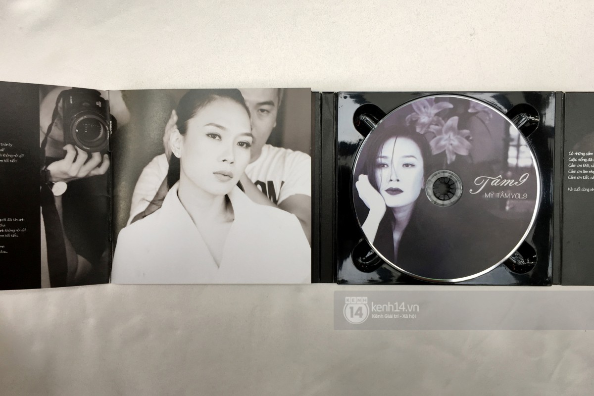 Album Vol.9 của Mỹ Tâm: Đã lâu rồi fan Vpop mới có cảm giác đợi hàng giờ để được cầm tận tay một CD như thế Album Vol.9 của Mỹ Tâm: Đã lâu rồi fan Vpop mới có cảm giác đợi hàng giờ để được cầm tận tay một CD như thế