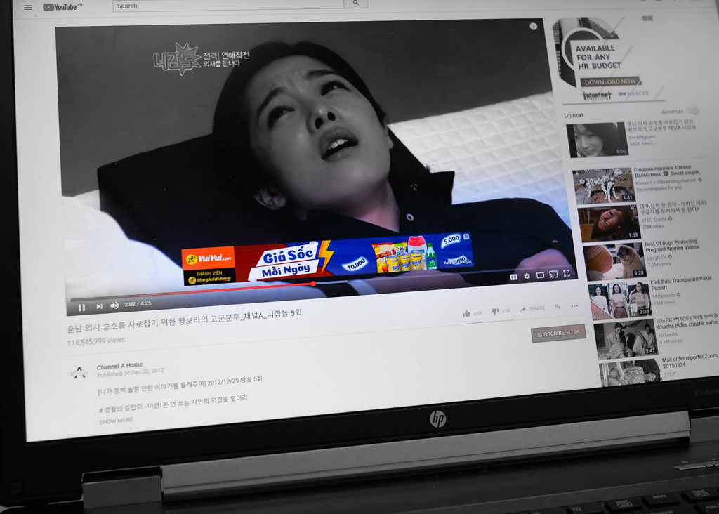 Nhiều kênh YouTube bị cấm quảng cáo, nhãn hàng bị dọa tẩy chay