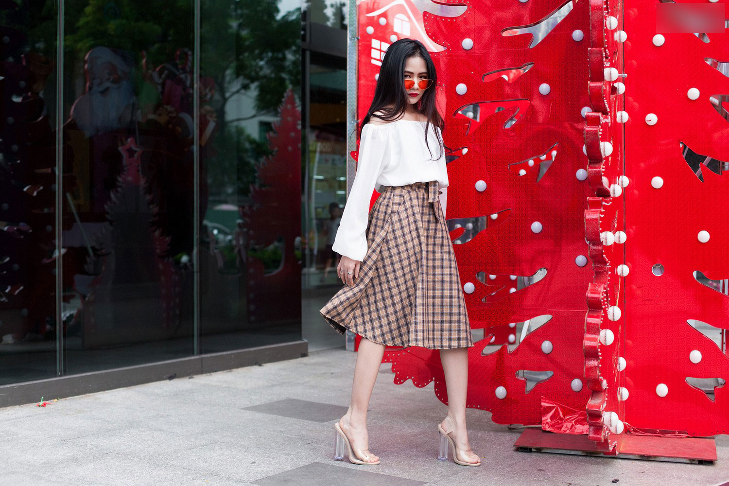 Street style 2 miền: miền Bắc lồng lộn với đủ thứ hot trend, miền nam đơn giản đến bất ngờ