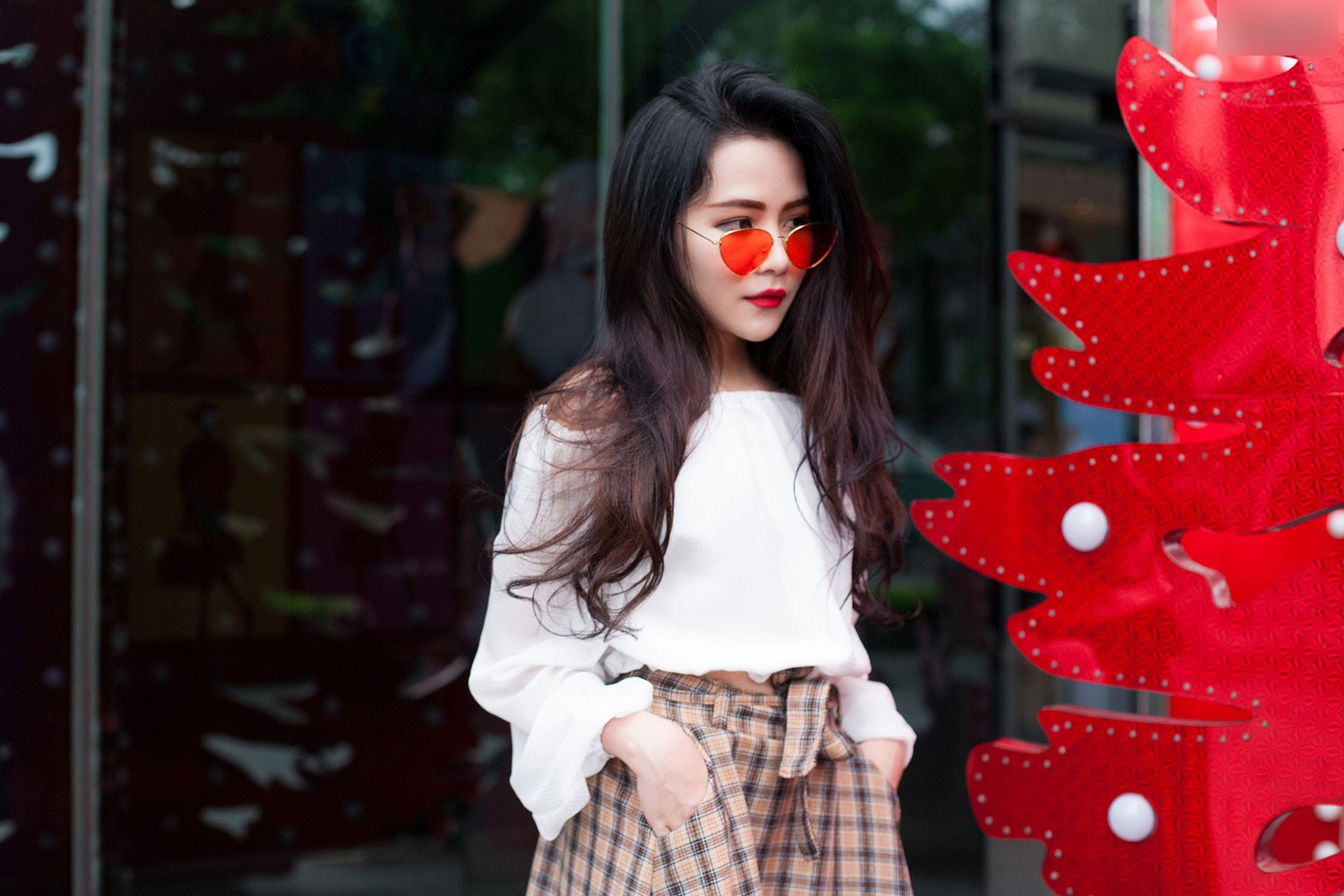Street style 2 miền: miền Bắc lồng lộn với đủ thứ hot trend, miền nam đơn giản đến bất ngờ