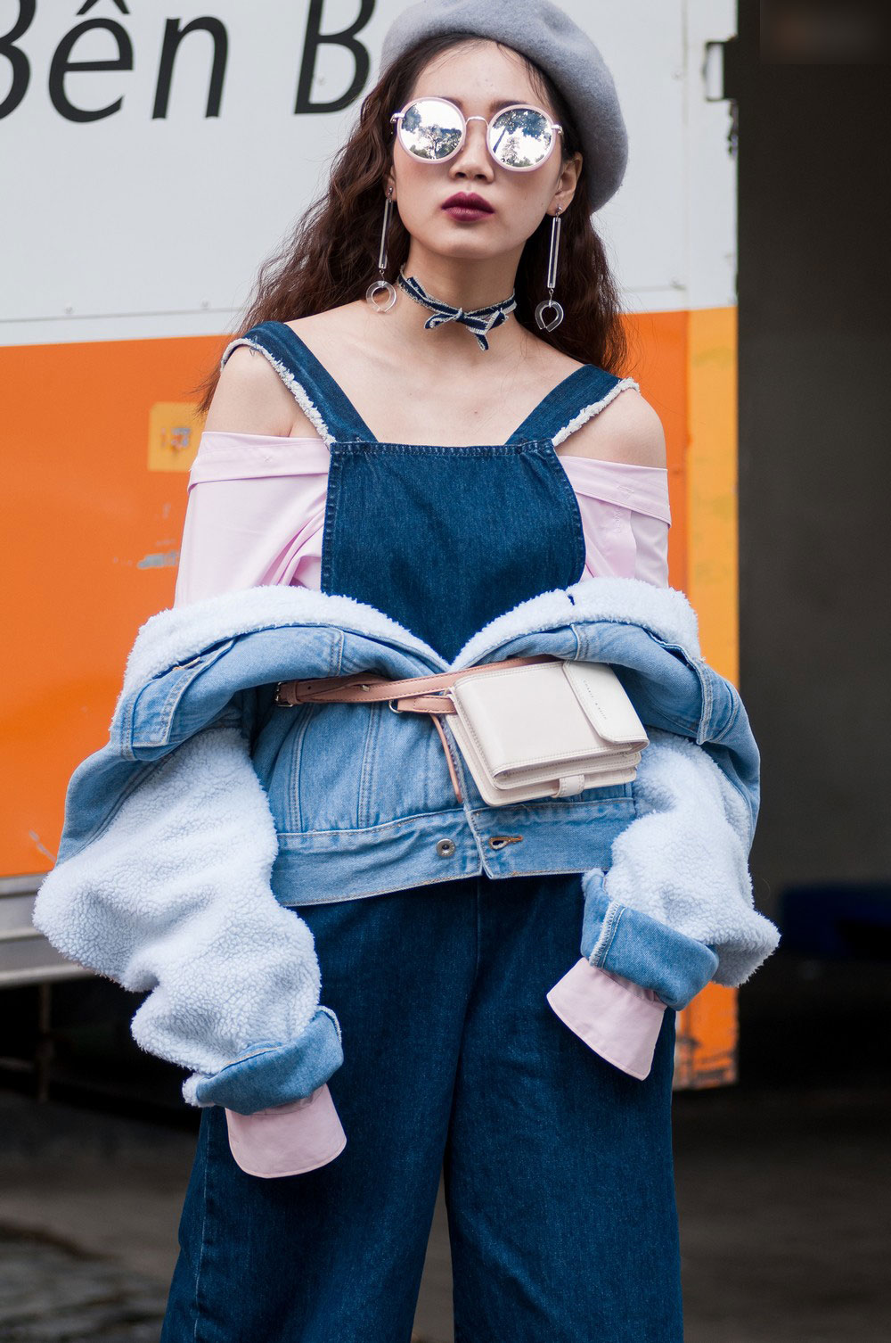 Street style 2 miền: miền Bắc lồng lộn với đủ thứ hot trend, miền nam đơn giản đến bất ngờ