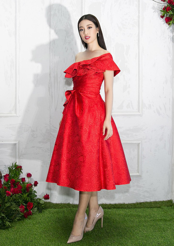 Bao nhiêu Hoa hậu hội tụ trên thảm đỏ sự kiện thời trang, nổi nhất vẫn là Phạm Hương và Đỗ Mỹ Linh