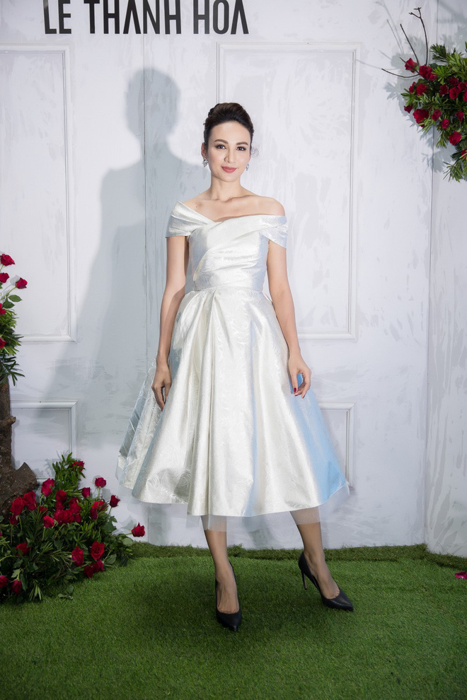 Bao nhiêu Hoa hậu hội tụ trên thảm đỏ sự kiện thời trang, nổi nhất vẫn là Phạm Hương và Đỗ Mỹ Linh