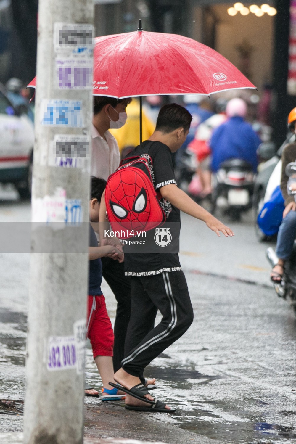 Im lặng giữa tâm bão scandal, Trương Quỳnh Anh ở nhà chờ Tim đón con trai đi học về Im lặng giữa tâm bão scandal, Trương Quỳnh Anh ở nhà chờ Tim đón con trai đi học về