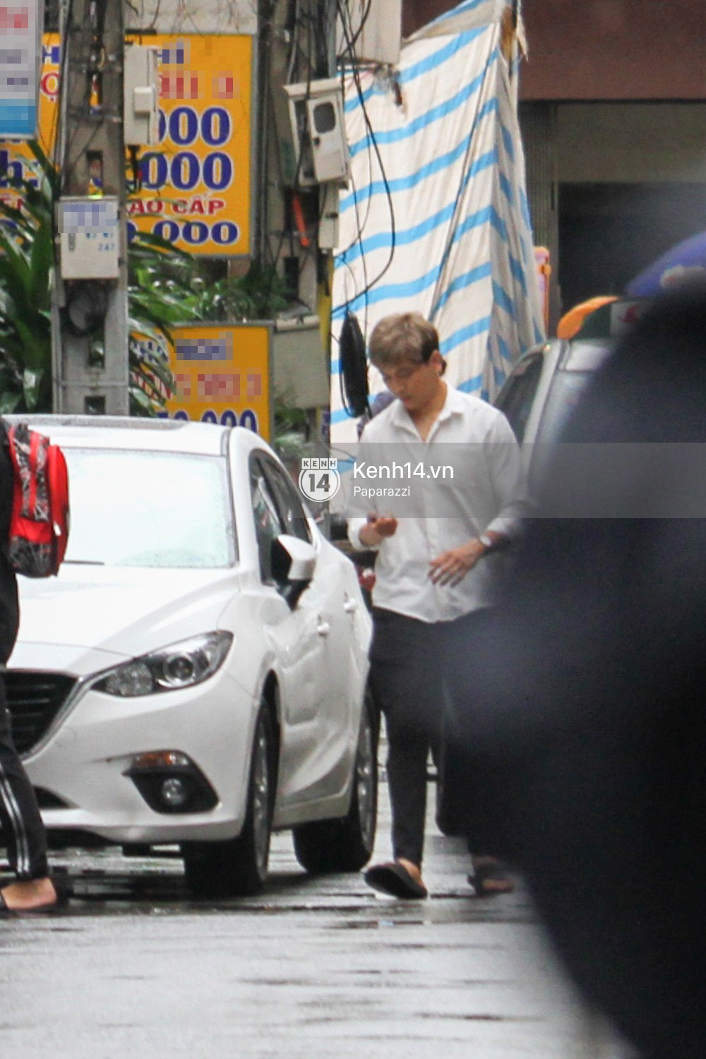 Im lặng giữa tâm bão scandal, Trương Quỳnh Anh ở nhà chờ Tim đón con trai đi học về