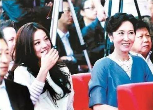 Người đàn bà giúp Triệu Vy nắm quyền thao túng showbiz Trung Quốc