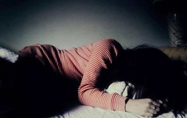 Đôi nam nữ uống thuốc sâu tự tử trong phòng trọ, 1 thai phụ tử vong