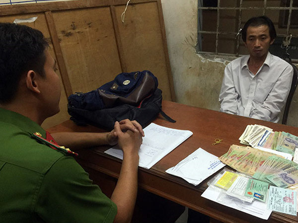 Bị bạn trai quen trên mạng lừa tiền vàng