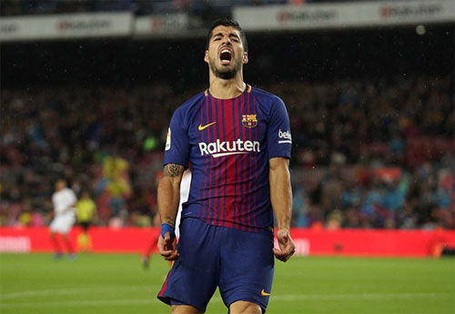 Chân gỗ Alcacer lập cú đúp, Barca nâng cách biệt với Real lên 11 điểm