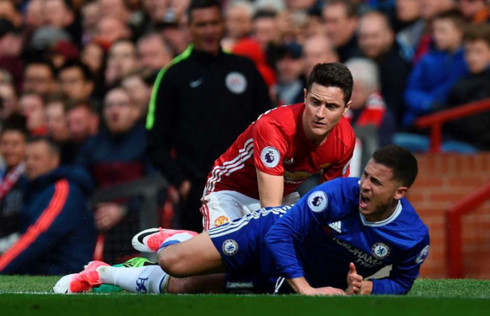 Chelsea - MU: Judas - Mourinho không cầu hòa?