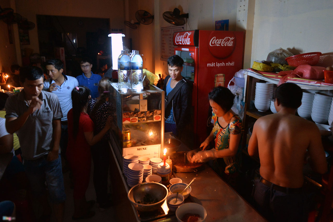 Nha Trang đêm đảo lộn sau trận bão lịch sử