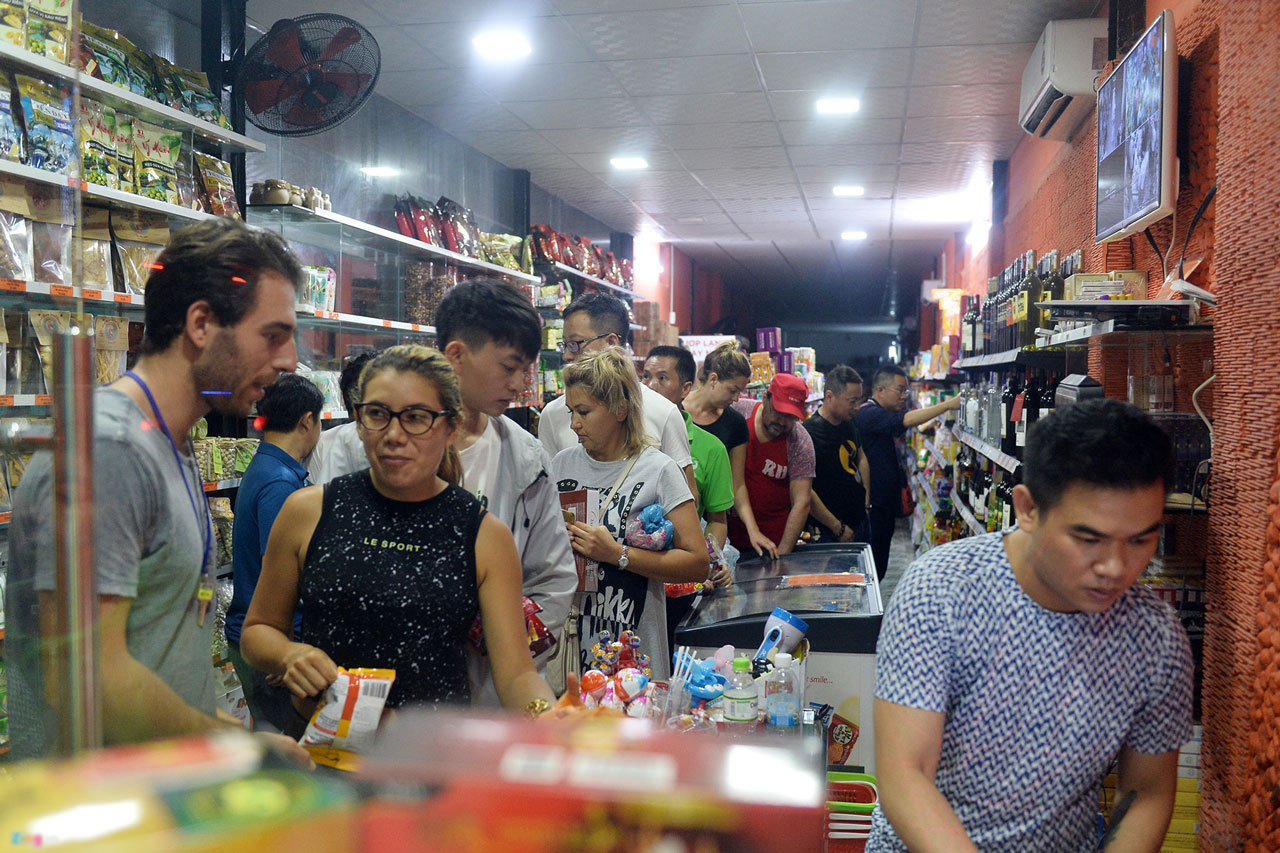 Nha Trang đêm đảo lộn sau trận bão lịch sử