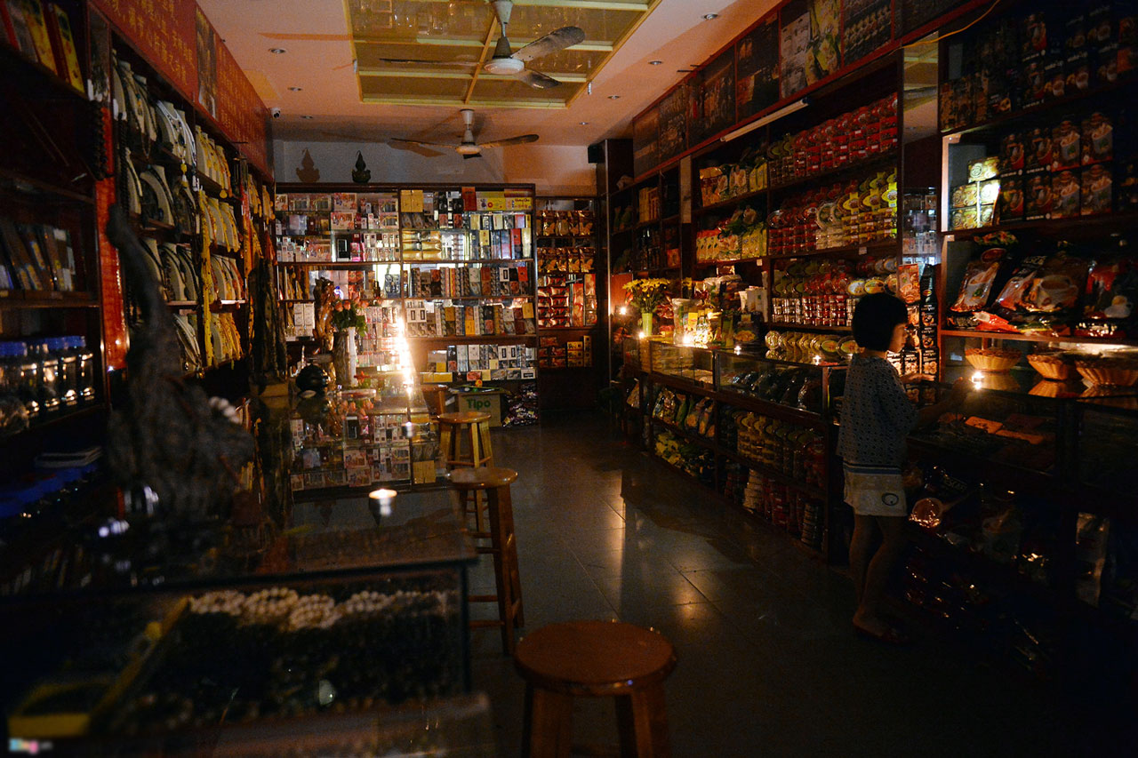 Nha Trang đêm đảo lộn sau trận bão lịch sử