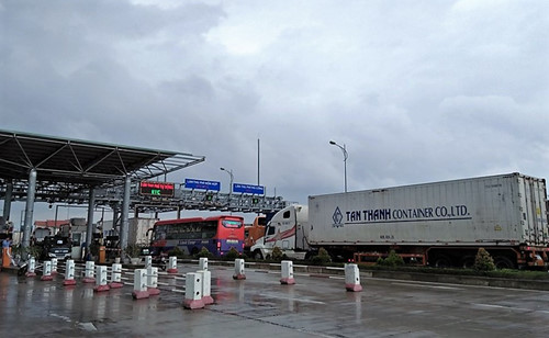 Hàng trăm tài xế, chủ xe tập trung phản đối tại Trạm thu phí Tasco