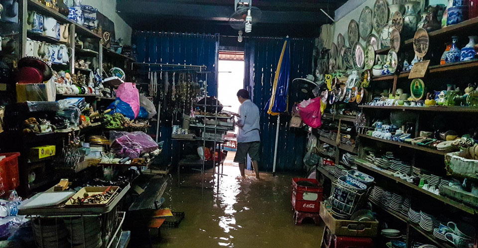 Phố cổ Hội An chìm trong biển nước