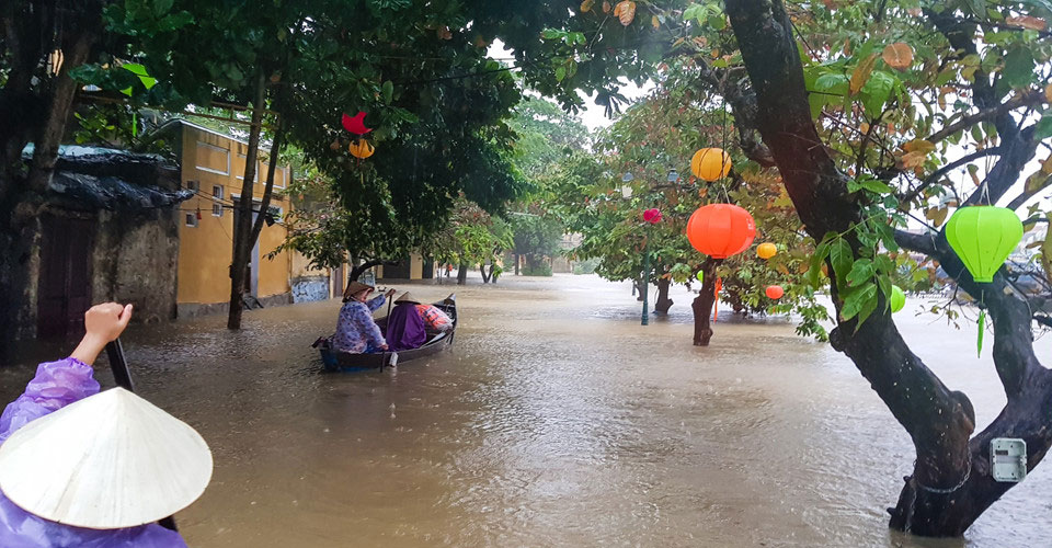 Phố cổ Hội An chìm trong biển nước