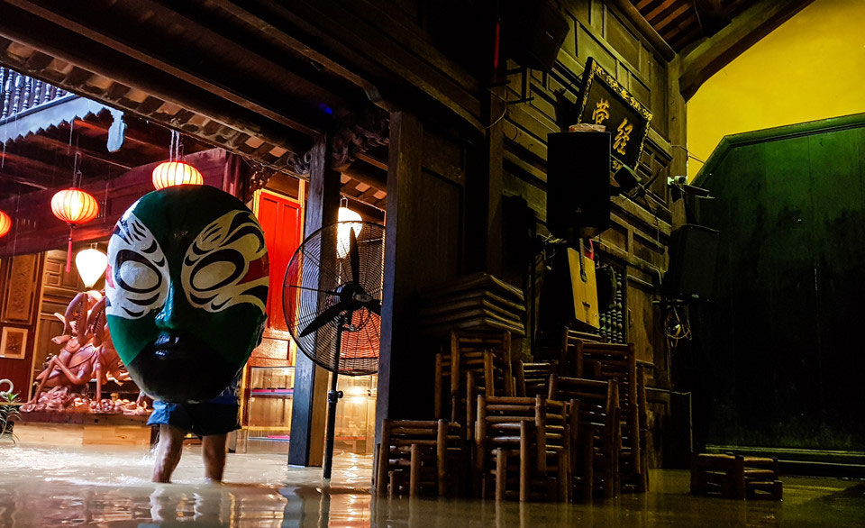 Phố cổ Hội An chìm trong biển nước