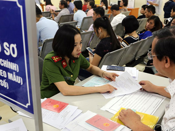 Bỏ hộ khẩu: Đi tay không lên quận làm sổ đỏ