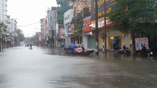 Thừa Thiên - Huế: Lũ trên sông Bồ sẽ vượt đỉnh lũ lịch sử năm 1999