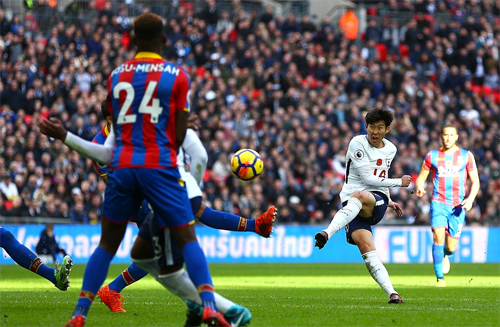 Son Heung-min ghi bàn, Tottenham bằng điểm Man Utd