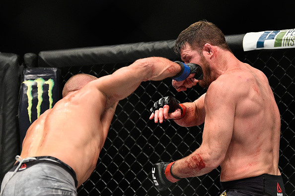 UFC 217: Ba nhà vô địch mất đai, kỷ lục được thiết lập