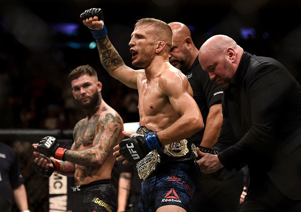 UFC 217: Ba nhà vô địch mất đai, kỷ lục được thiết lập