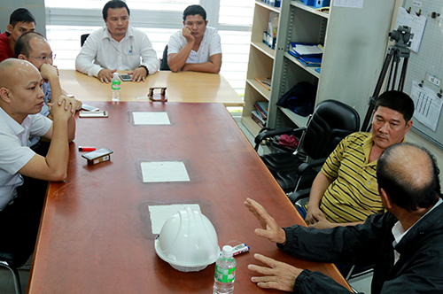 Lãnh đạo trạm BOT ở Khánh Hòa đối thoại với tài xế dùng tiền lẻ