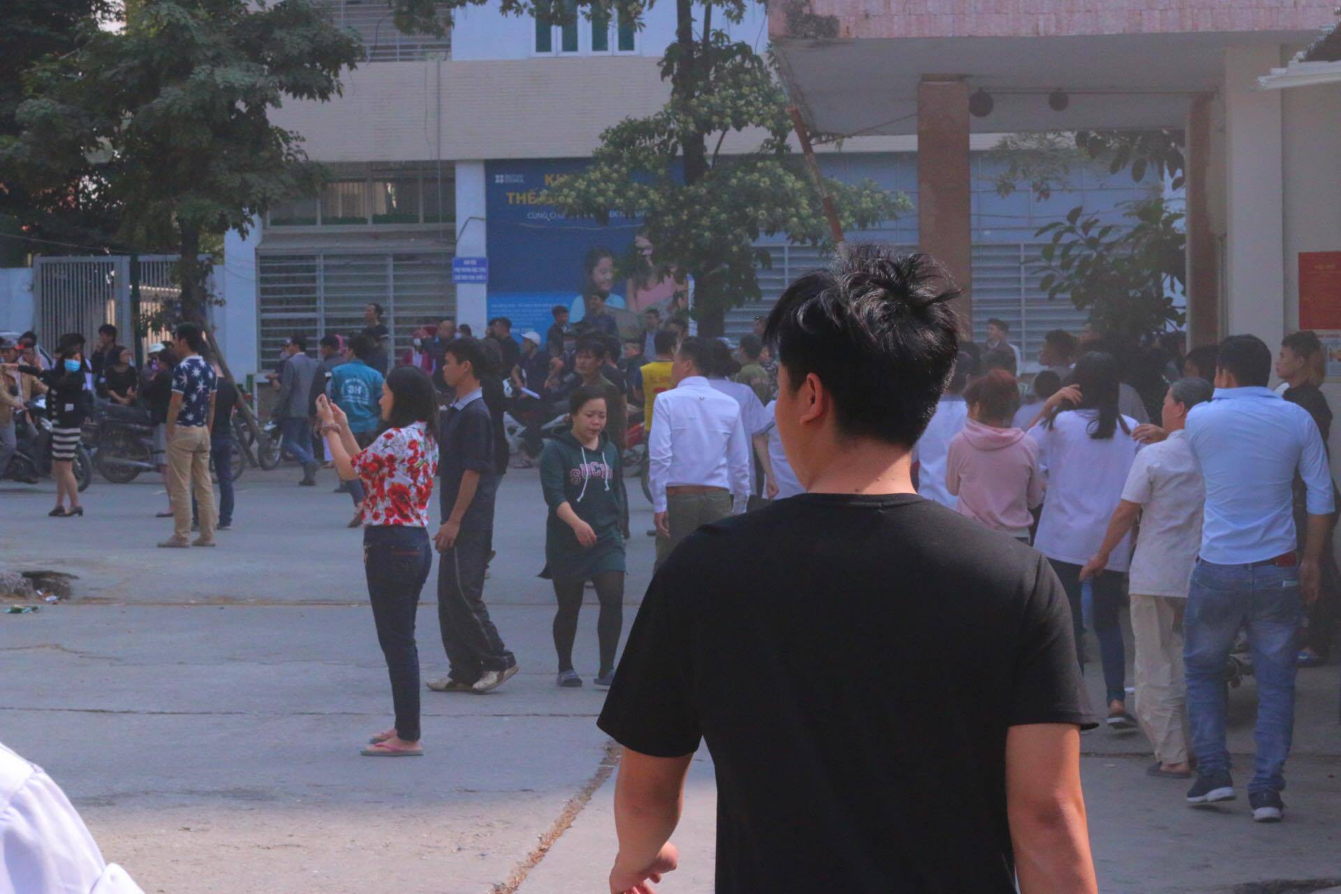 Hà Nội: Garage ô tô bất ngờ bốc cháy khi nhân viên đang nghỉ trưa