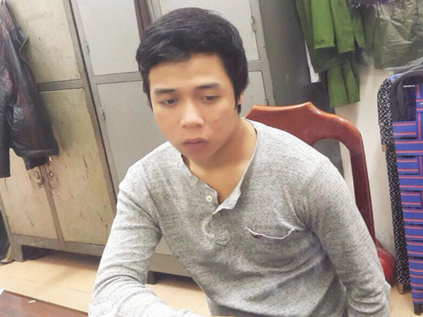 Mâu thuẫn, dùng mã tấu chém đứt tay nhân viên quán karaoke