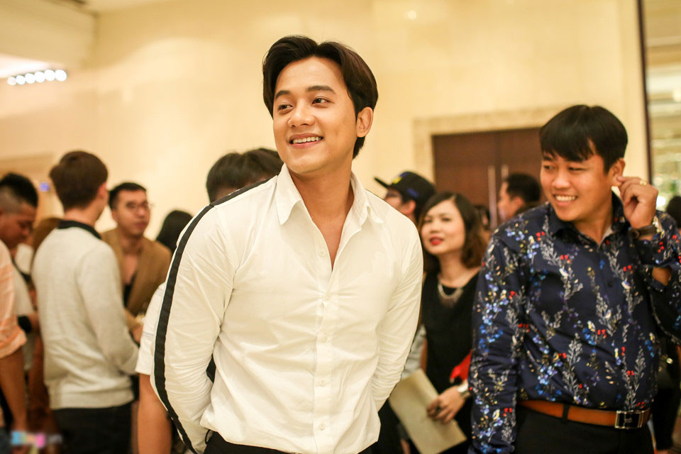 Mai Tài Phến, BB Trần cùng nhiều nghệ sĩ dự lễ cưới Vinh Râu