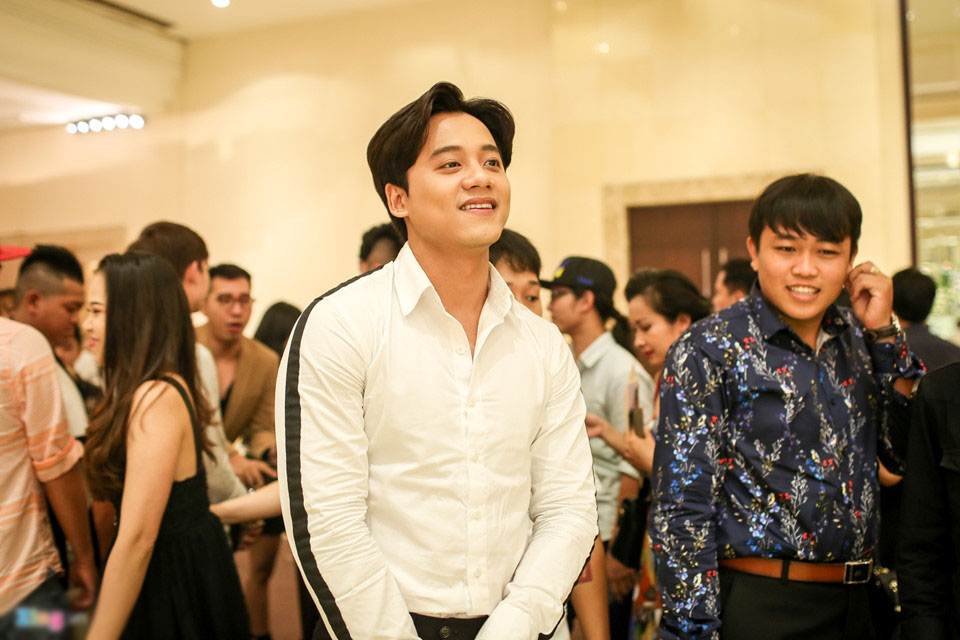 Mai Tài Phến, BB Trần cùng nhiều nghệ sĩ dự lễ cưới Vinh Râu