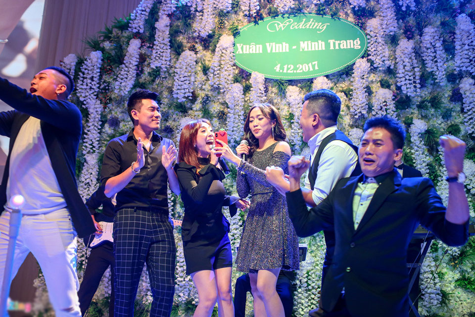 Mai Tài Phến, BB Trần cùng nhiều nghệ sĩ dự lễ cưới Vinh Râu